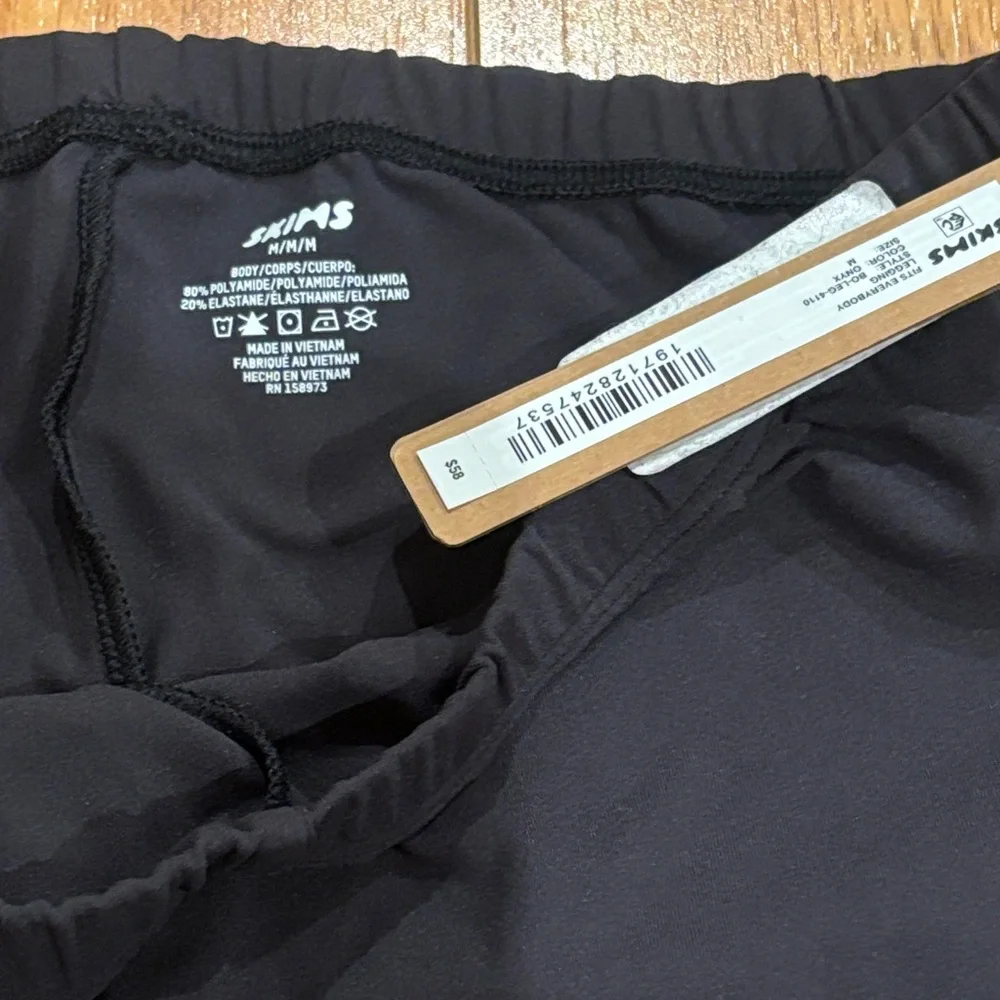 SKIMS Fits Everybody Leggings (Onyx) - Picture 2 of 3